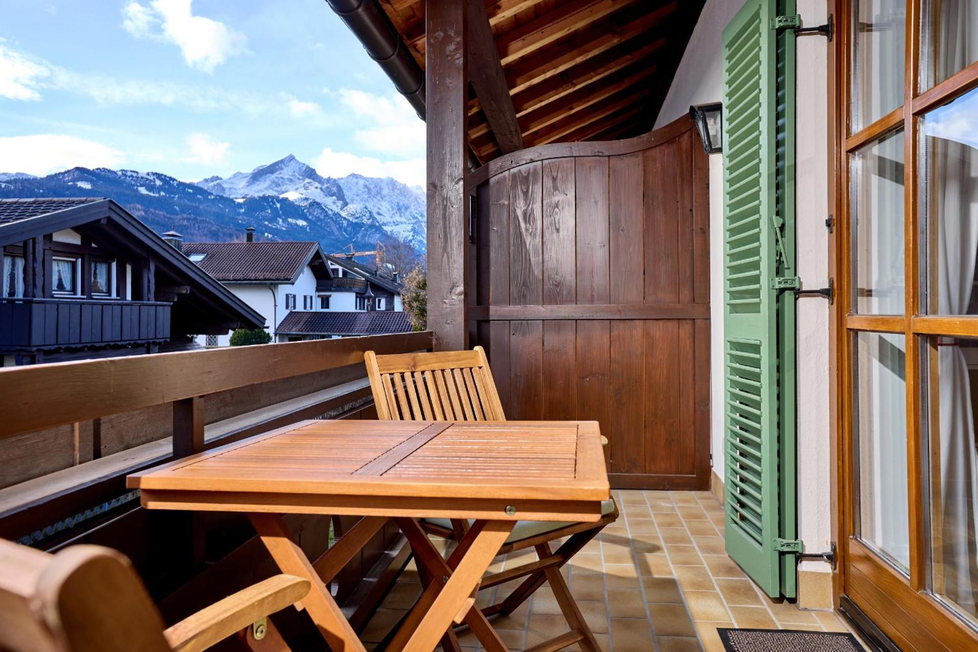 Alpenzauber Apartment การ์มิช-พาร์เทนเคียร์เชน ภายนอก รูปภาพ
